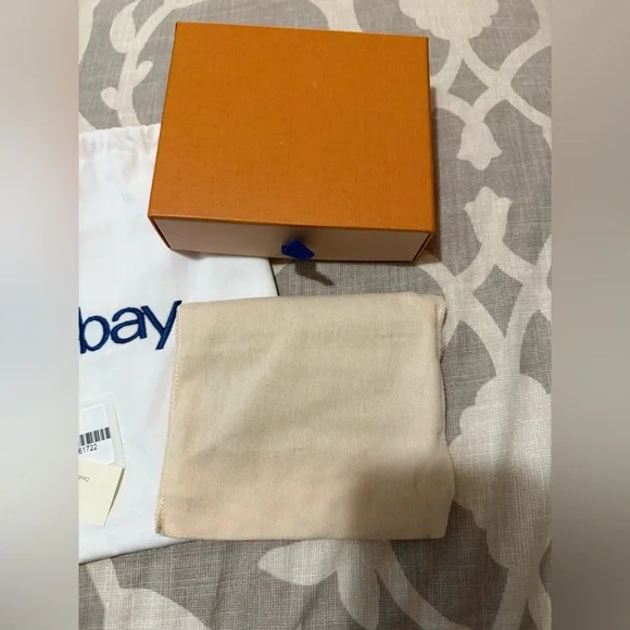 Authentic Louis Vuitton Damier Ebene Card Holder - Picture 7 of 16